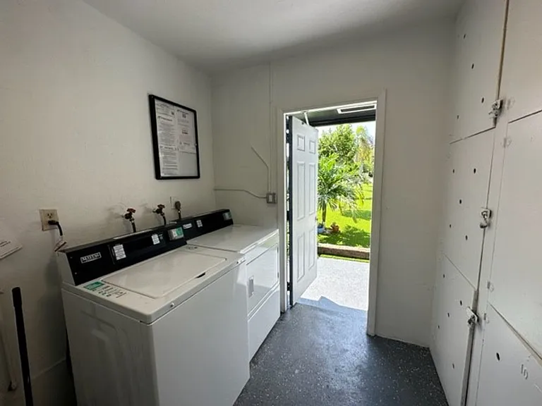 2221 Monroe St — Photo 4
