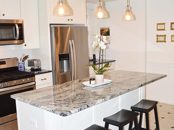 5th image of 111 Lexington Parkward S #1