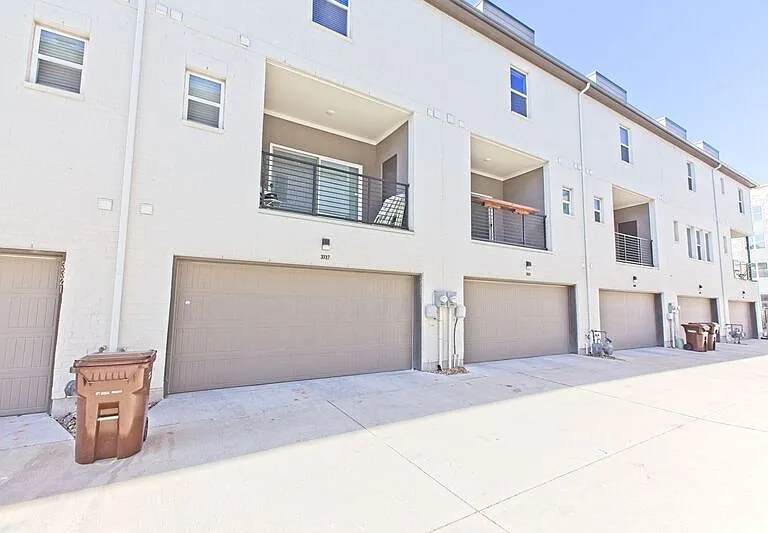 3313 Wynwood Dr — Photo 2
