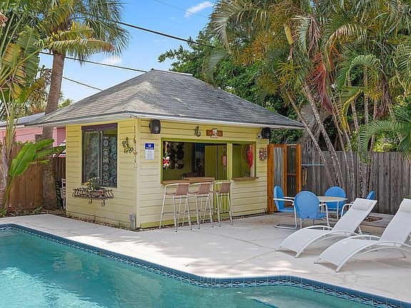 Exceptional pool deck area