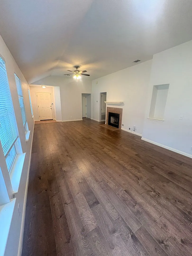 Pflugerville - 3 Bed Sfh — Photo 3