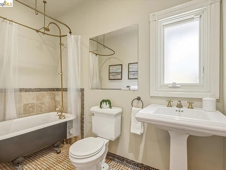 1631 La Vereda Rd #1 — Photo 3