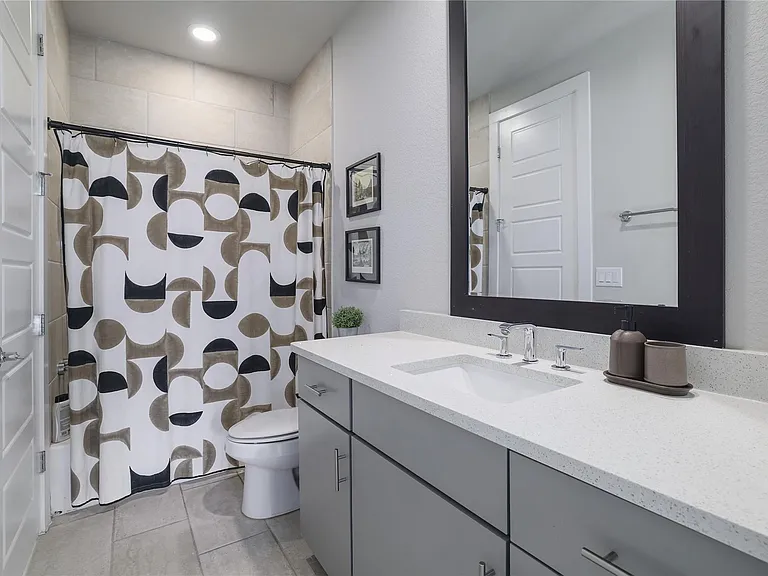 6021 Seville Dr — Photo 25
