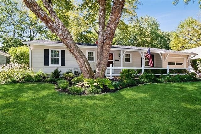 7740 Howe Drive - Prairie Village KS 66208