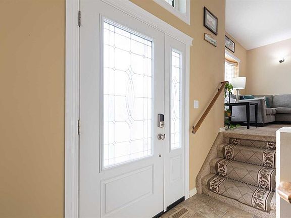 3rd image of 106 SW Ranchlands Way NE