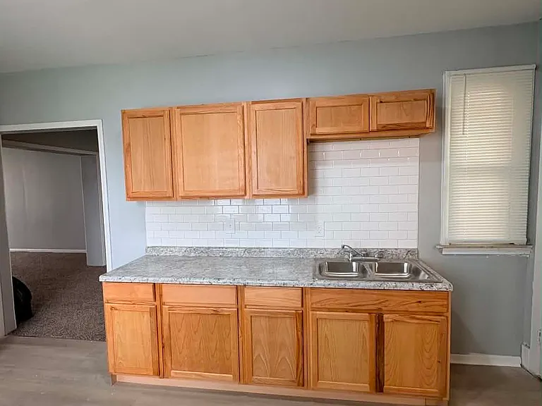 668 Pingree St — Photo 15