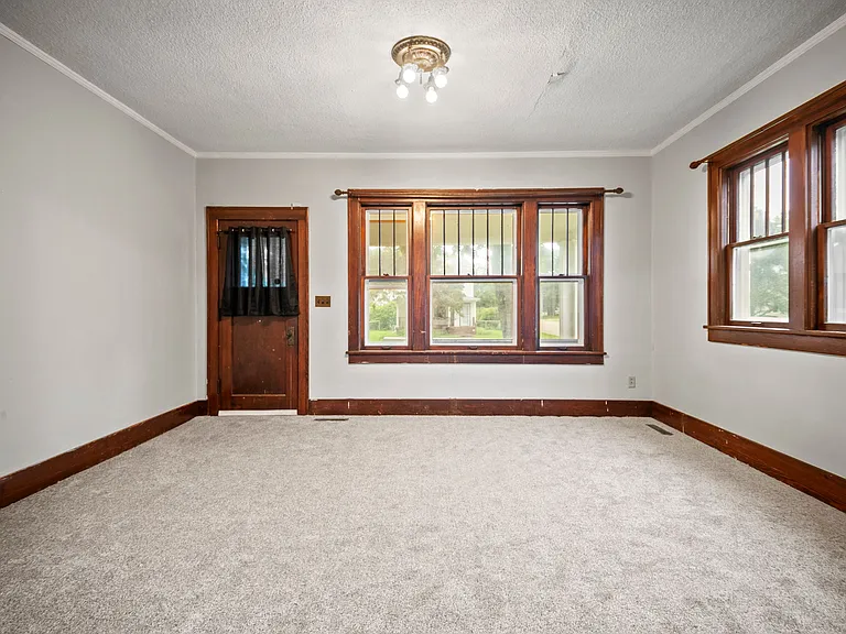 820 S Grove Ave — Photo 8