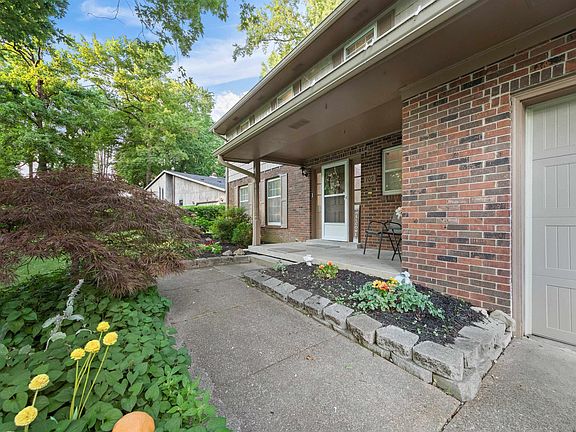 3rd image of 709 Forest Park Dr