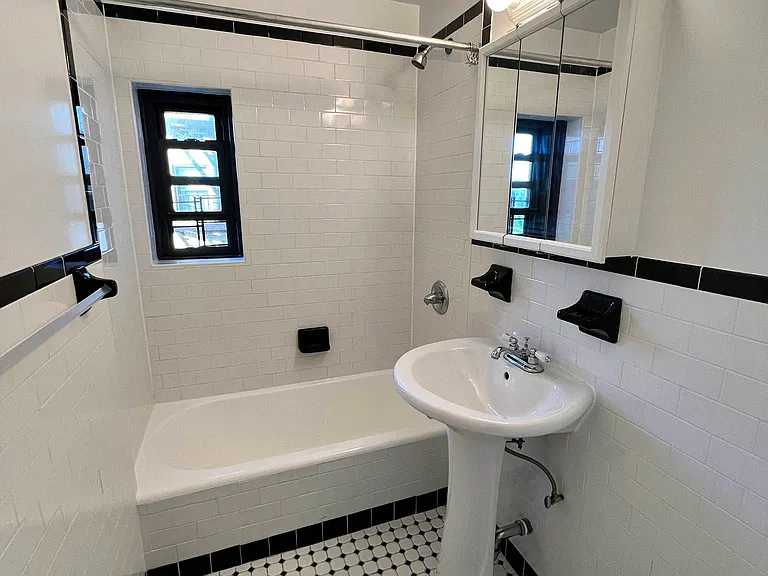 3001 Henry Hudson Pkwy W #5B — Photo 9