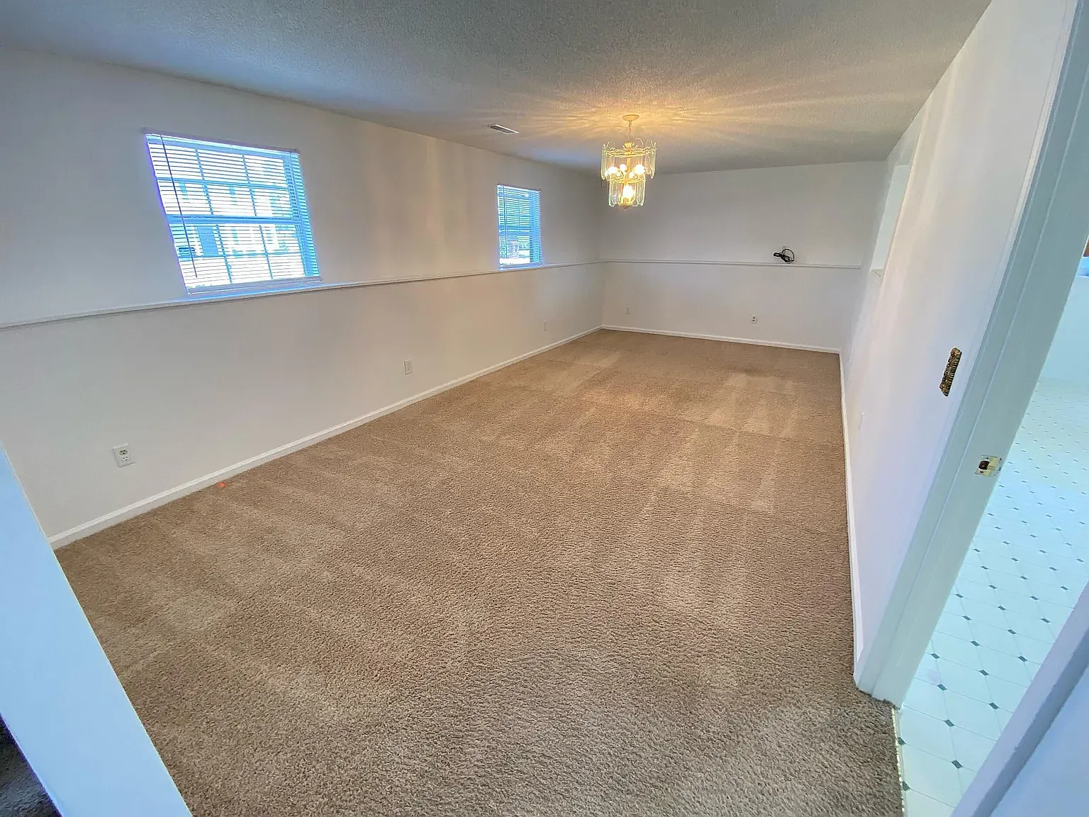 5 bed, 2450 sqft, $1,950 — Photo 3