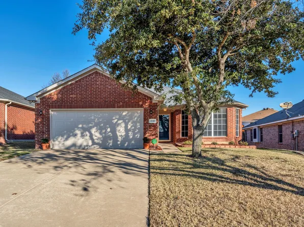 8141 Whitney Ln, Fort Worth, TX 76120