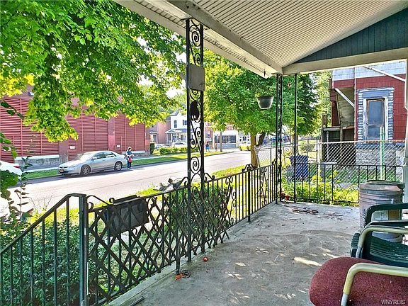 5th image of 185 West Ave