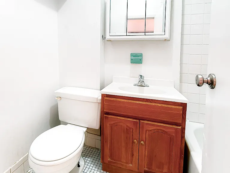 107 Smith St #3R — Photo 4