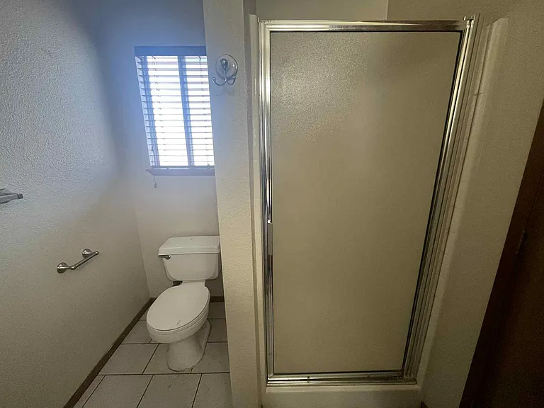 1251 W Davis St — Photo 14