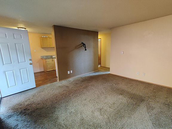2nd image of 818 N L St #4