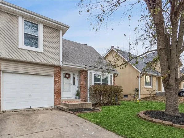 8815 Cottonwood St, Lenexa, KS 66215