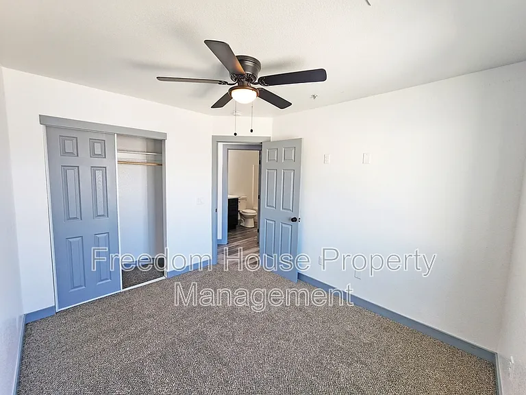 384 Erin St — Photo 25