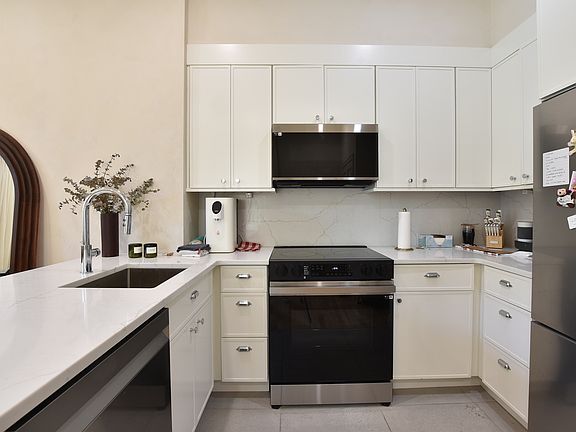 2nd image of 57 Jane St APT 1