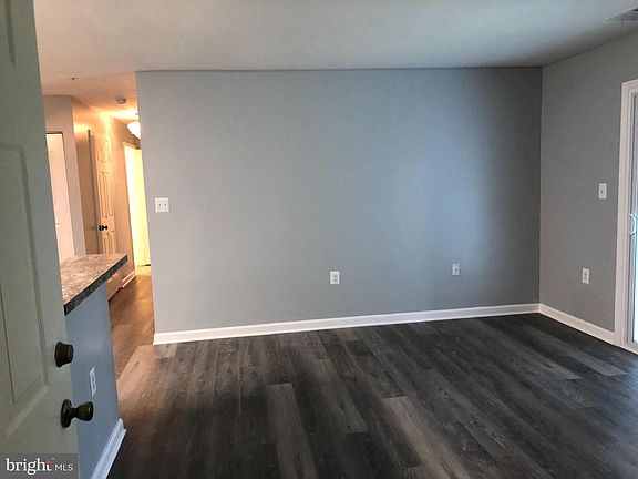 5th image of 1205 Raven Wood #102