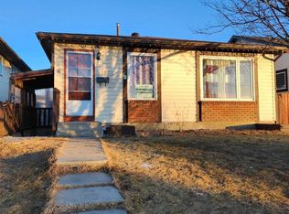 176 W Whitworth Way NE, Calgary, AB T1Y 6A9