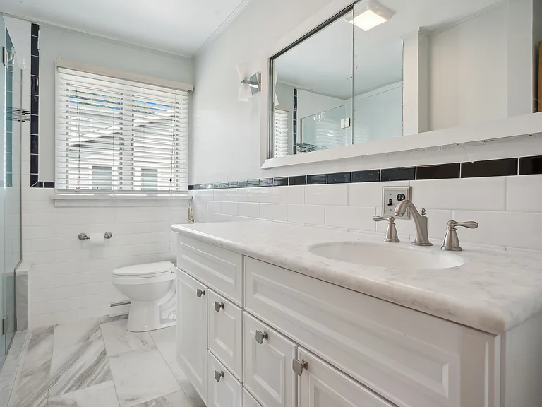33 Beach Rd — Photo 16