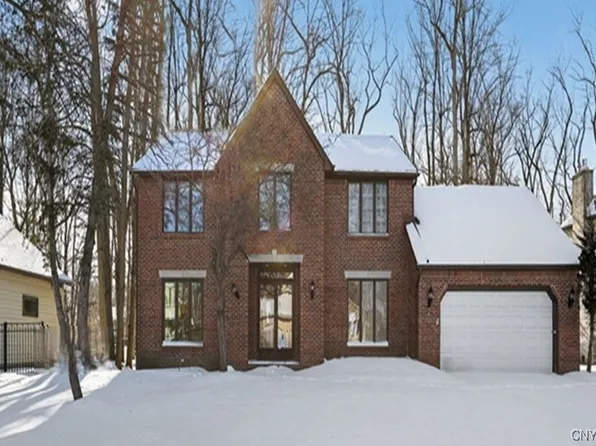 39 Chicory Ln, East Amherst, NY 14051