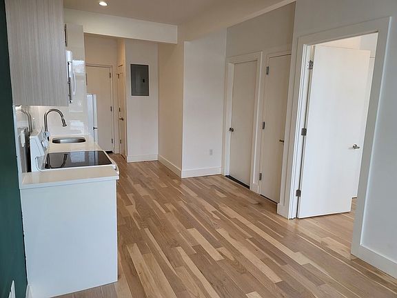 3rd image of 824 Lexington Ave #5EE