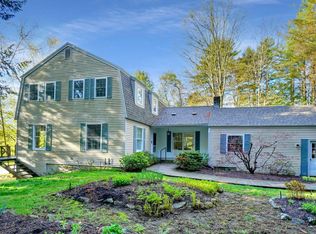 93 Annabessacook Dr, Winthrop, ME 04364