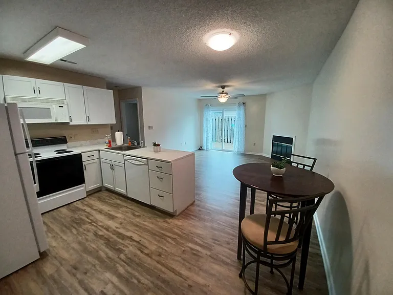 582 Moull St — Photo 15