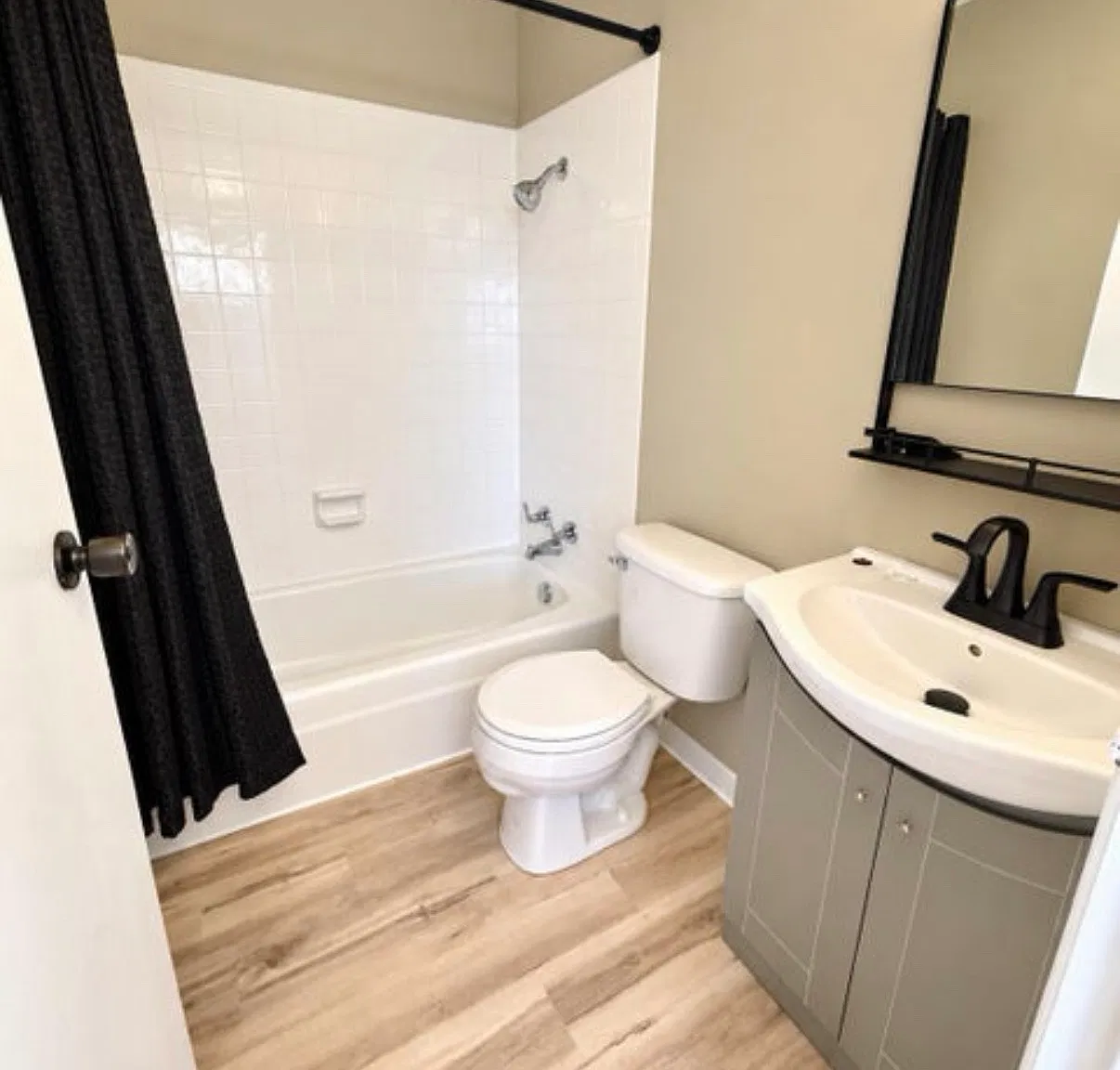 2 bed, 810 sqft, $1,200 — Photo 3