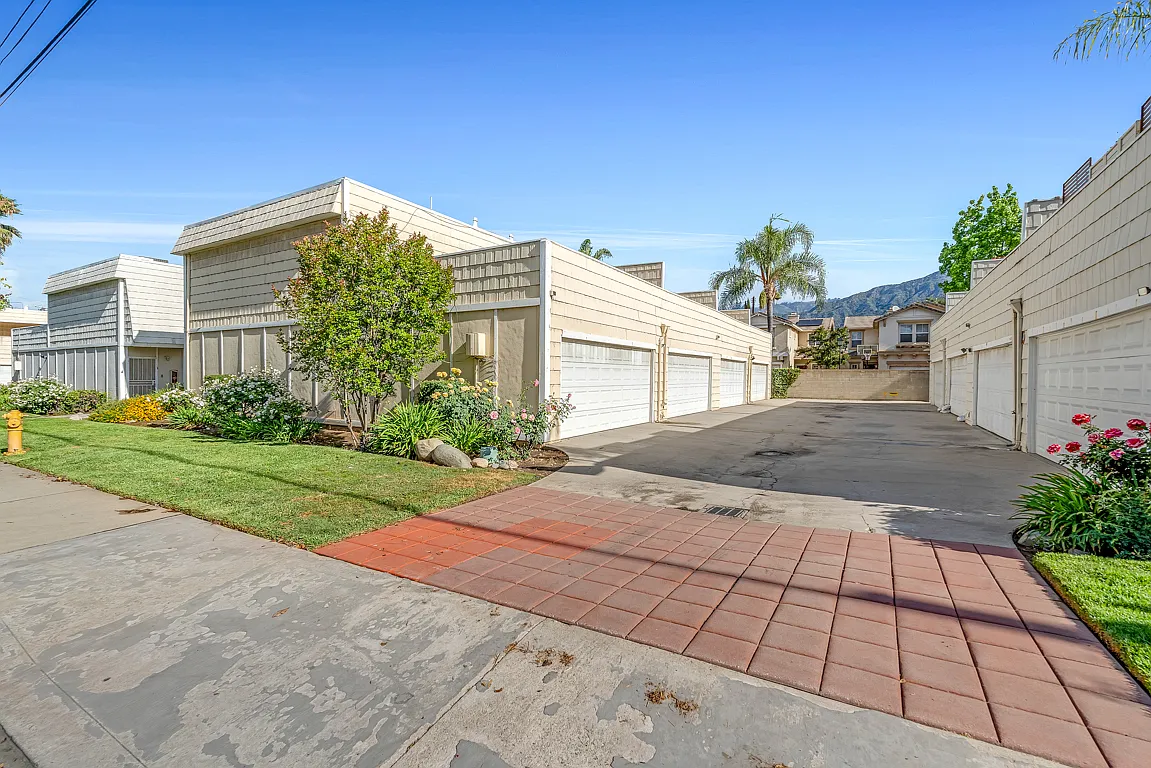 Building Photo - 1434 Highland Ave #10