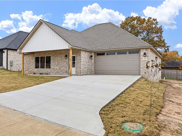 107 Harbor Cir, Russellville, AR 72802