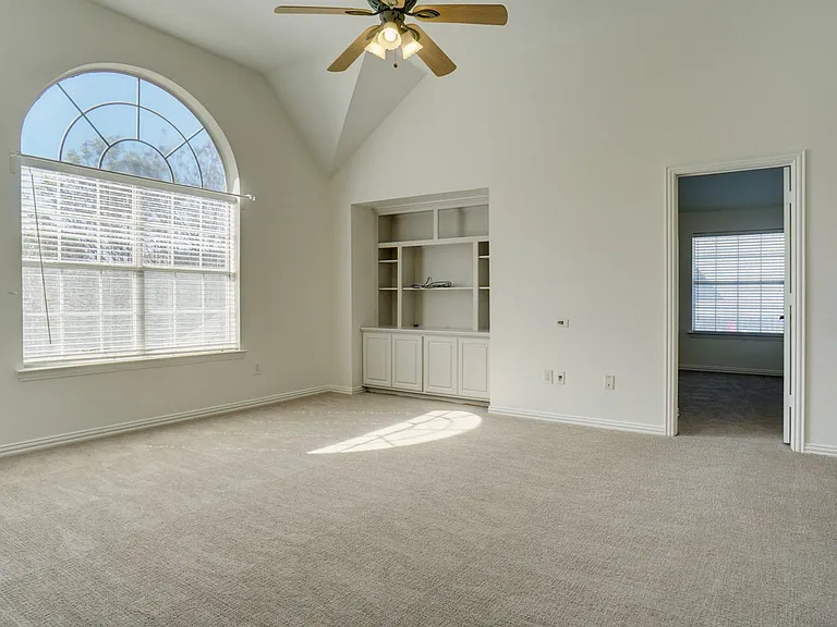 1307 Normandy Dr — Photo 25