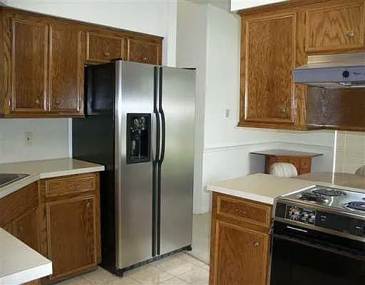 3 bed, 2.5 bath, 1960 sqft, $2,300 — Photo 3