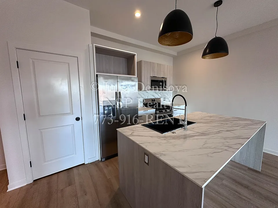 6340-307 W Belmont Ave