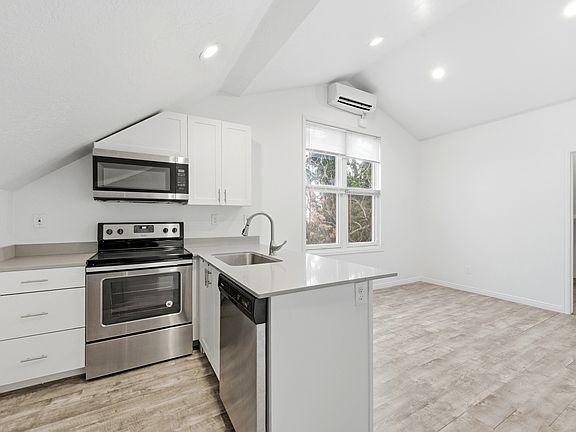 2nd image of 402 N Center St