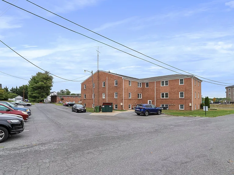 1499 N East St — Photo 21