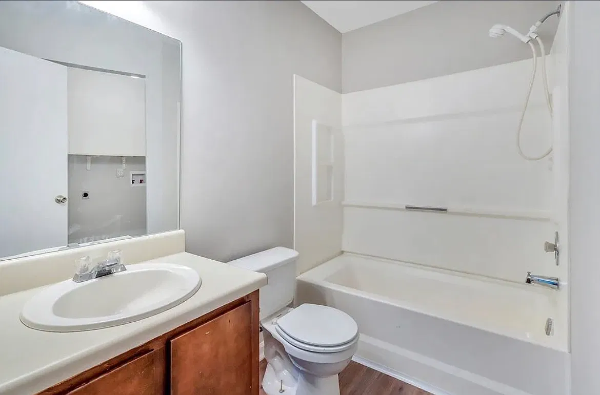 3 bed, 1284 sqft, $1,800 — Photo 4
