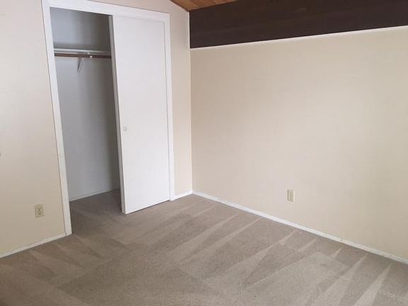 3rd image of 121 Juanita Dr #221