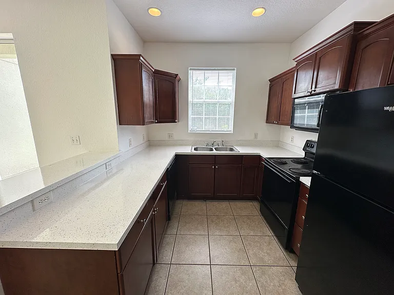 1802 Bassinger St — Photo 3