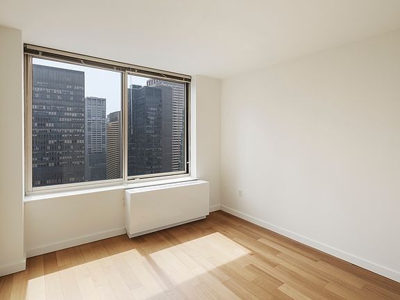 3rd image of 260 W 54th St APT 40J