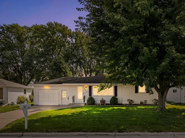 809 Mitchell St, Green Bay, WI 54304