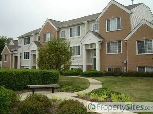 4311 Savoy Ln, McHenry, IL 60050