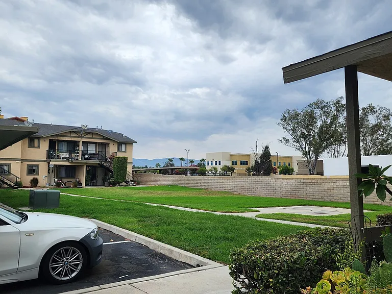 16824 Holly Dr #8 — Photo 1