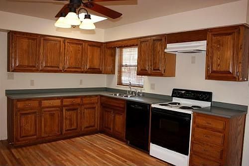 3rd image of 4605 Goodrich Ave NE