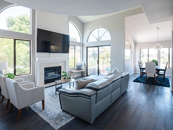 5th image of 12 Marigold Ln
