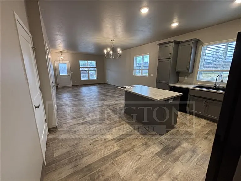 1129 Northwood Dr — Photo 3