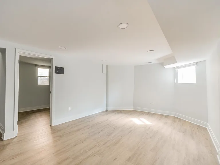 2252 N Lawndale Ave #1 — Photo 16