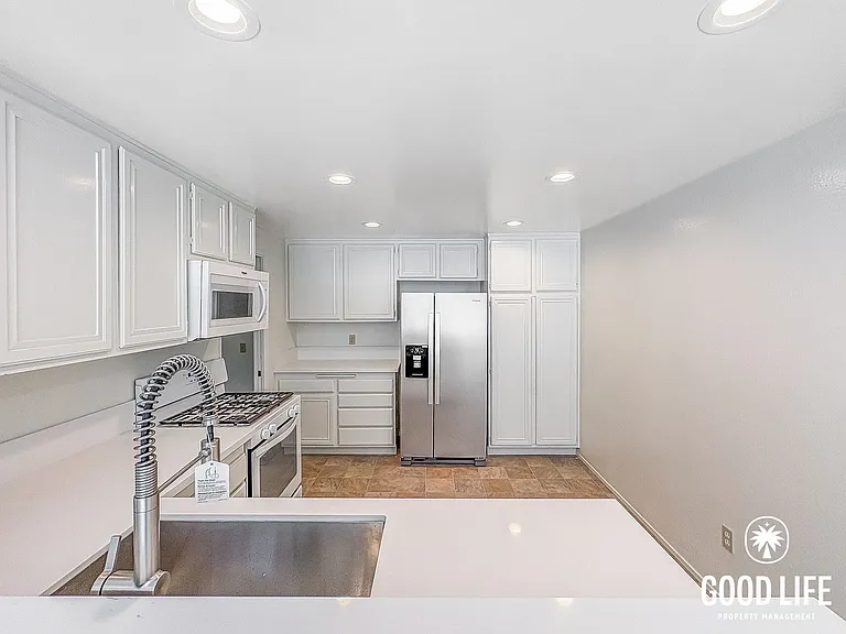 4711 Amberwood Ct — Photo 2