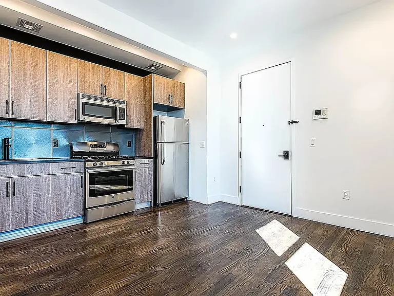 412 Suydam St #4R — Photo 1